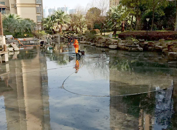 城北景观池淤泥清理